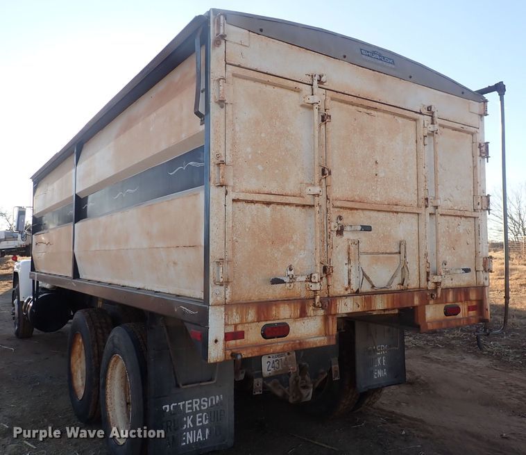 image for item DQ4983 1983 Mack R686ST  grain truck