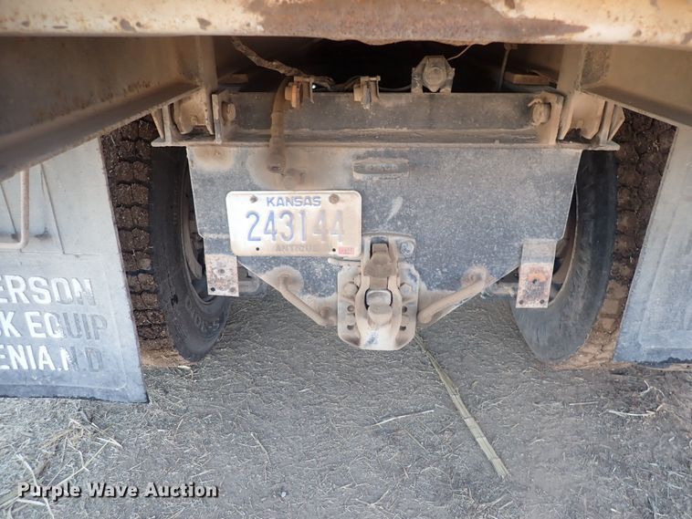 image for item DQ4983 1983 Mack R686ST  grain truck