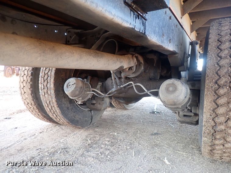 image for item DQ4983 1983 Mack R686ST  grain truck