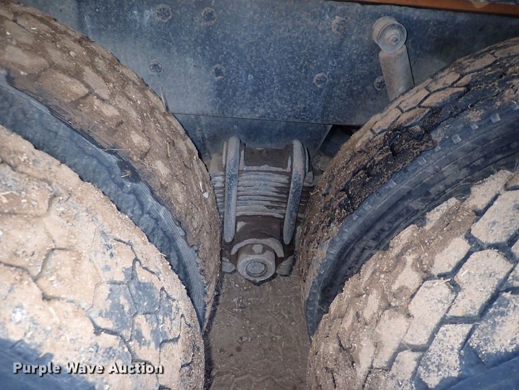 image for item DQ4983 1983 Mack R686ST  grain truck