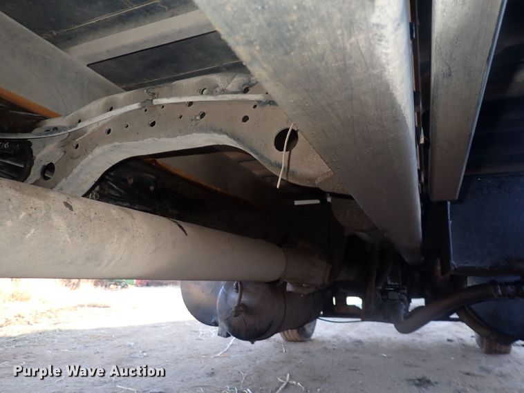 image for item DQ4983 1983 Mack R686ST  grain truck