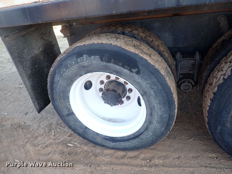 image for item DQ4983 1983 Mack R686ST  grain truck