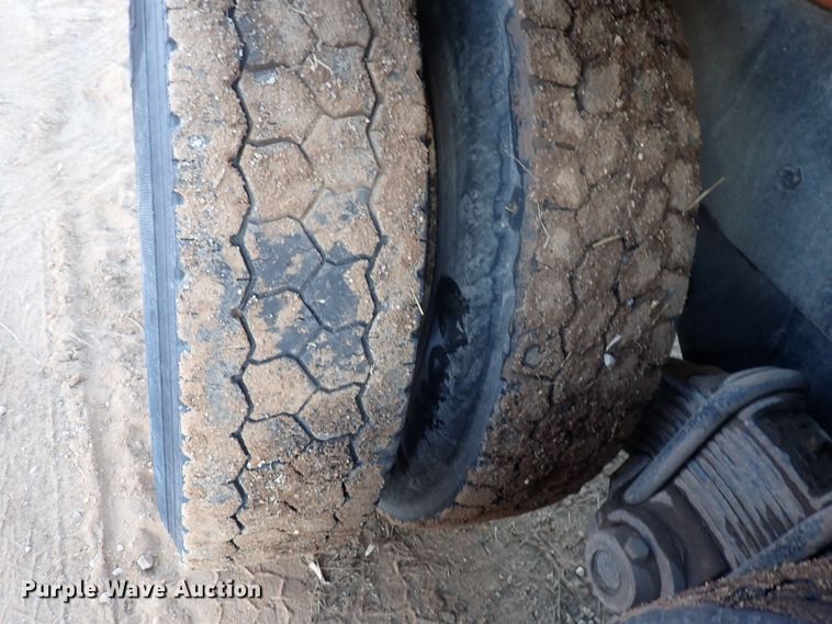 image for item DQ4983 1983 Mack R686ST  grain truck