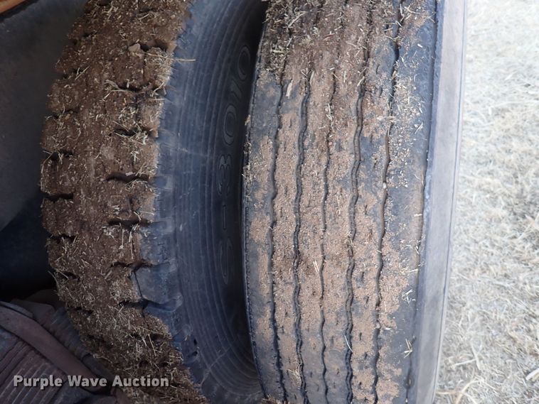 image for item DQ4983 1983 Mack R686ST  grain truck