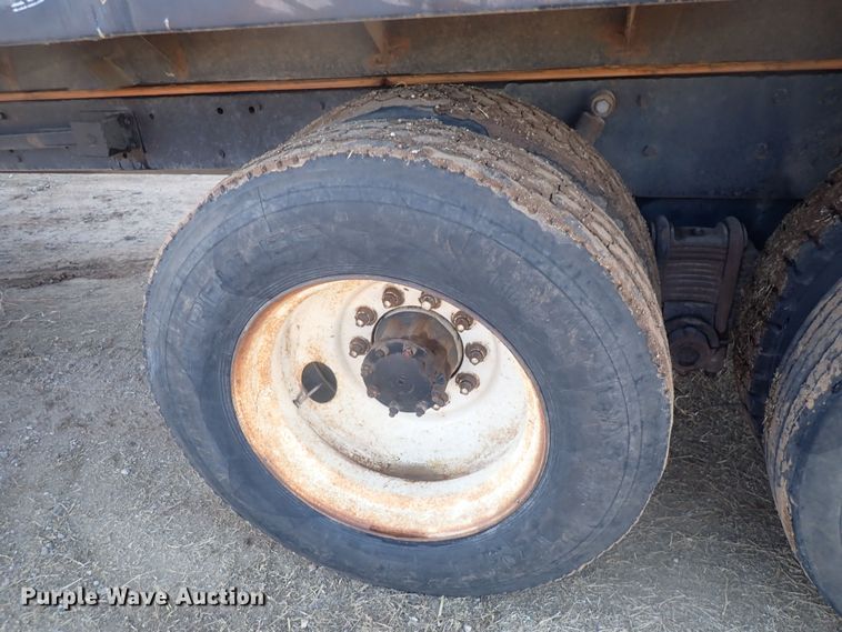 image for item DQ4983 1983 Mack R686ST  grain truck