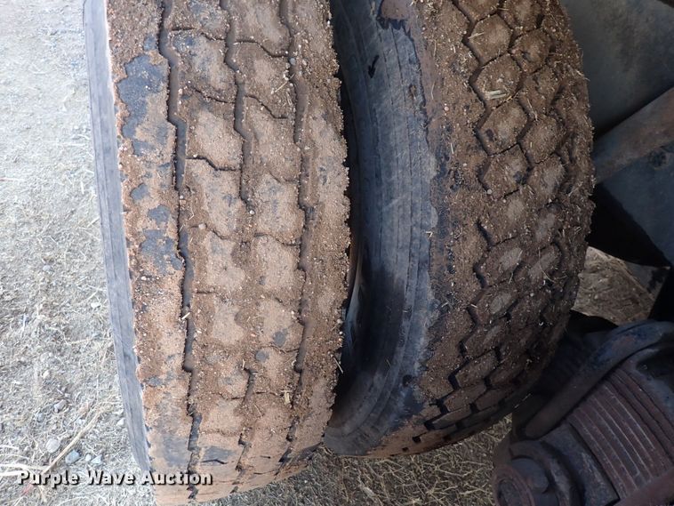 image for item DQ4983 1983 Mack R686ST  grain truck