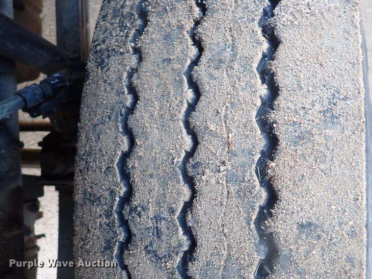 image for item DQ4983 1983 Mack R686ST  grain truck