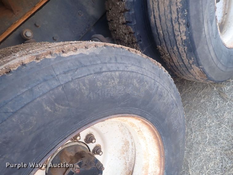 image for item DQ4983 1983 Mack R686ST  grain truck