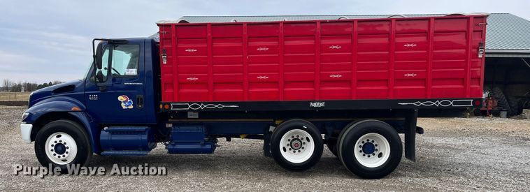 image for item DR7361 2003 International 4400  grain truck