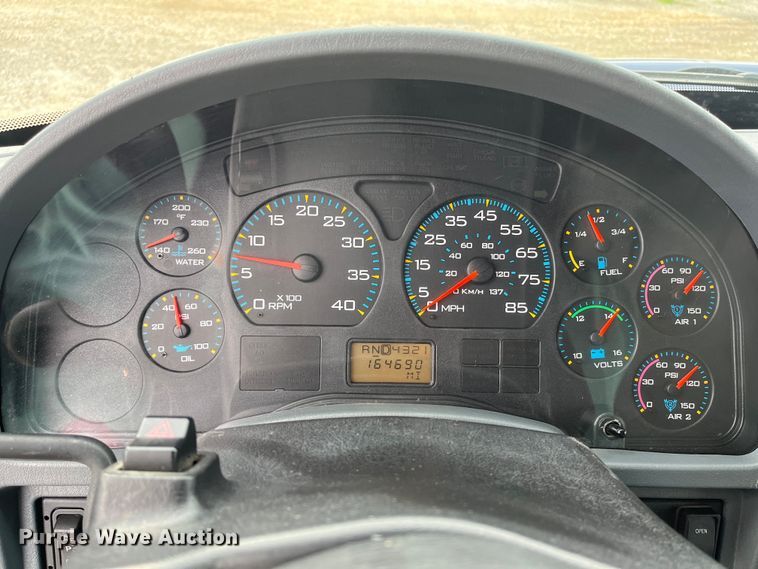 image for item DR7361 2003 International 4400  grain truck