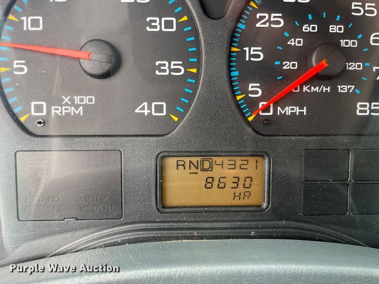 image for item DR7361 2003 International 4400  grain truck