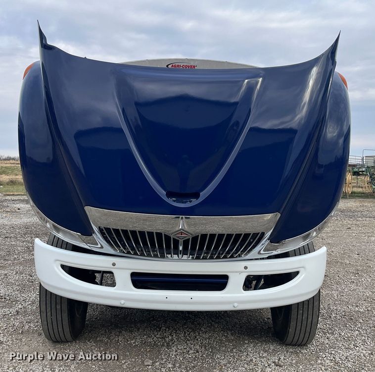 image for item DR7361 2003 International 4400  grain truck