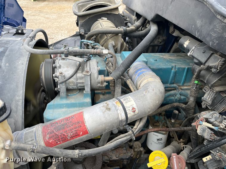 image for item DR7361 2003 International 4400  grain truck