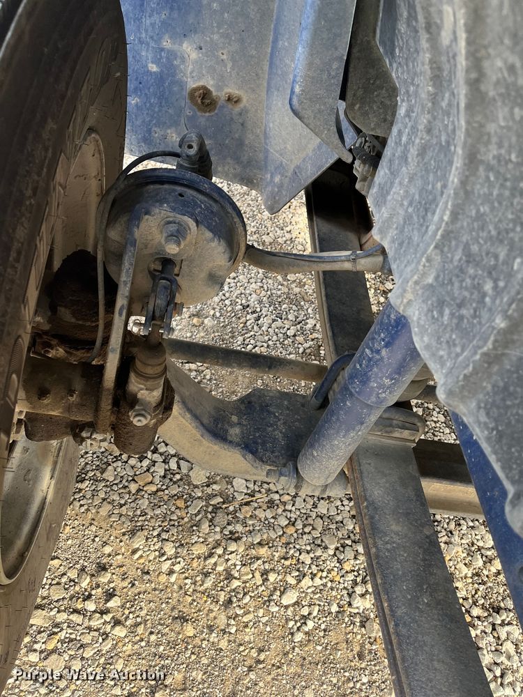 image for item DR7361 2003 International 4400  grain truck