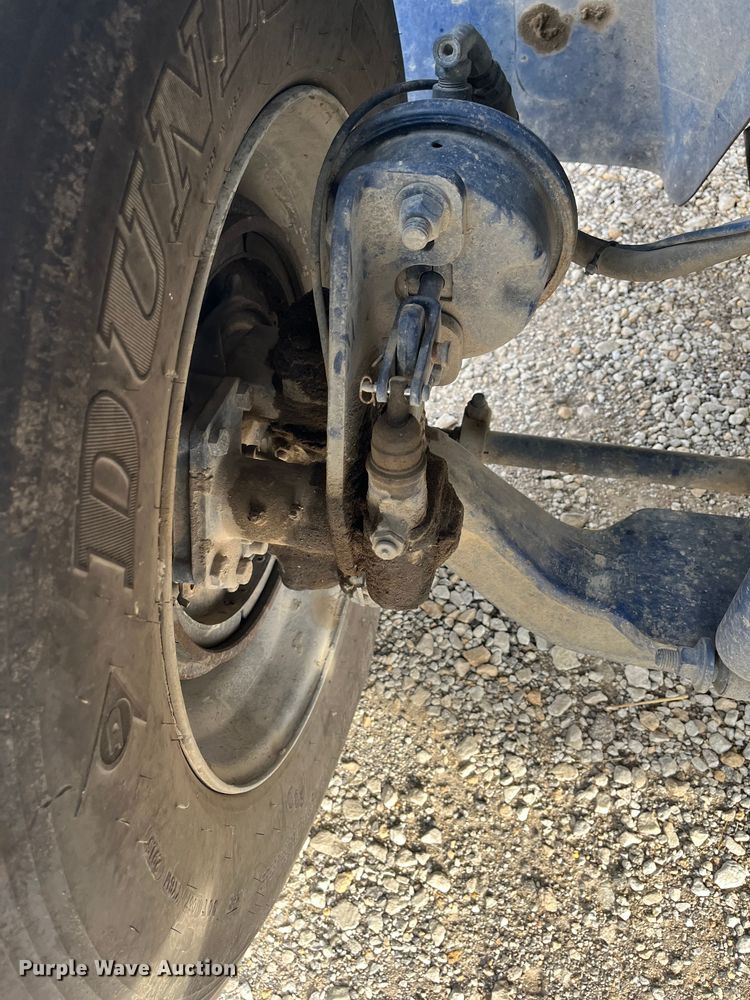 image for item DR7361 2003 International 4400  grain truck