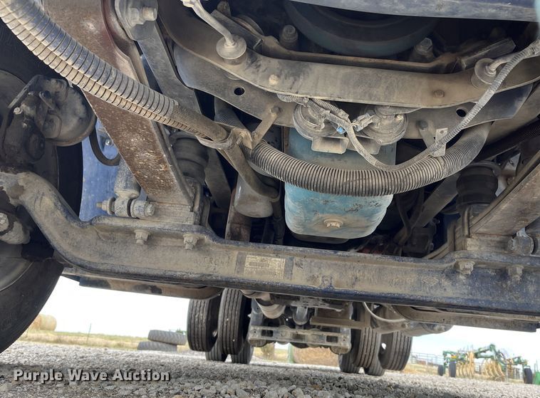 image for item DR7361 2003 International 4400  grain truck