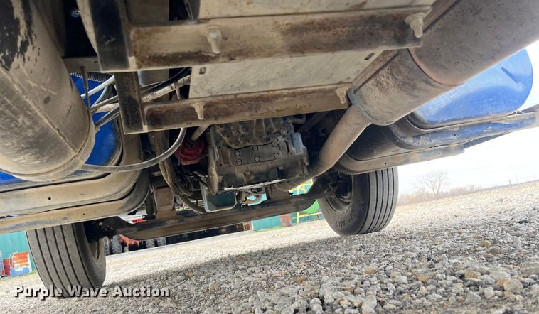 image for item DR7361 2003 International 4400  grain truck