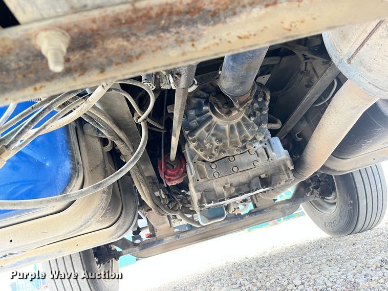 image for item DR7361 2003 International 4400  grain truck