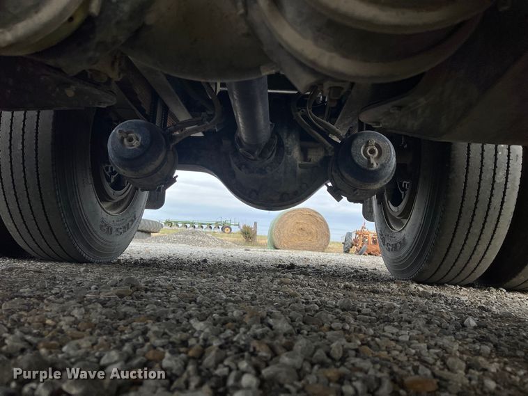 image for item DR7361 2003 International 4400  grain truck