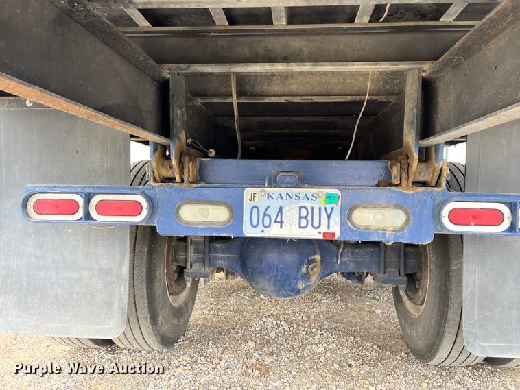 image for item DR7361 2003 International 4400  grain truck