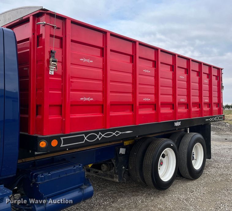 image for item DR7361 2003 International 4400  grain truck