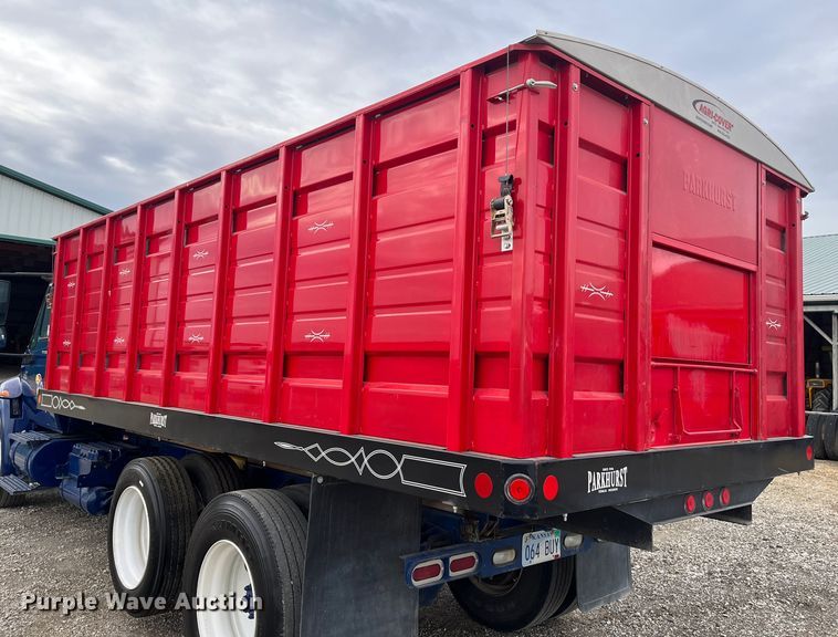 image for item DR7361 2003 International 4400  grain truck