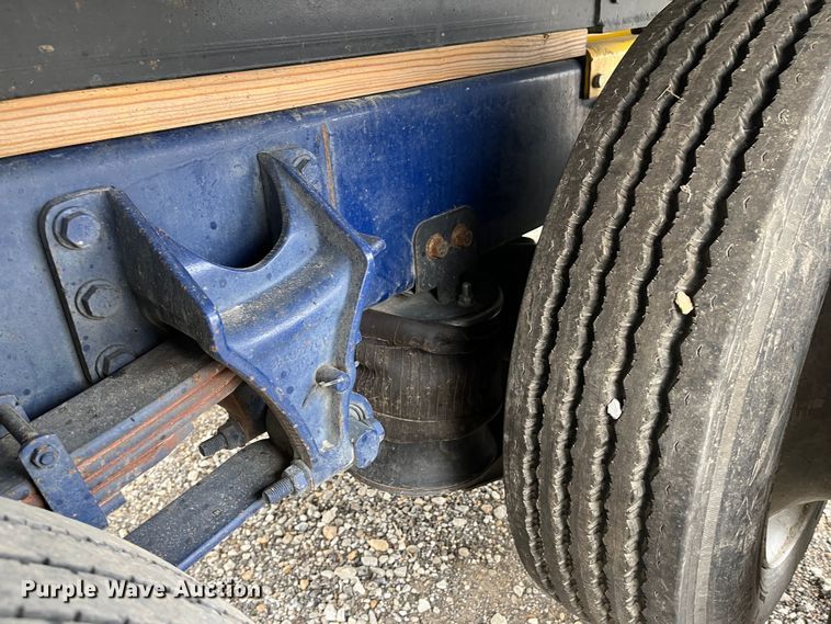 image for item DR7361 2003 International 4400  grain truck