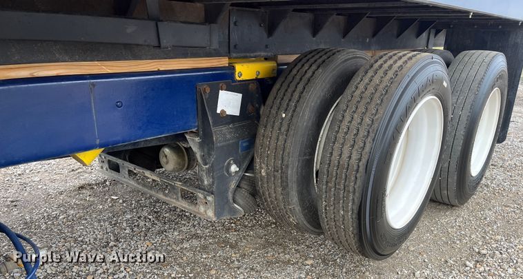 image for item DR7361 2003 International 4400  grain truck