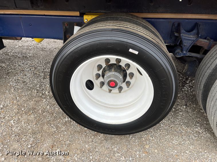 image for item DR7361 2003 International 4400  grain truck