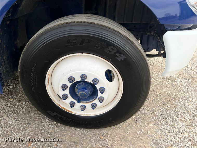 image for item DR7361 2003 International 4400  grain truck