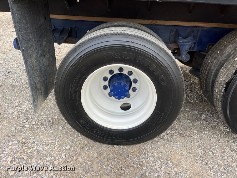 image for item DR7361 2003 International 4400  grain truck