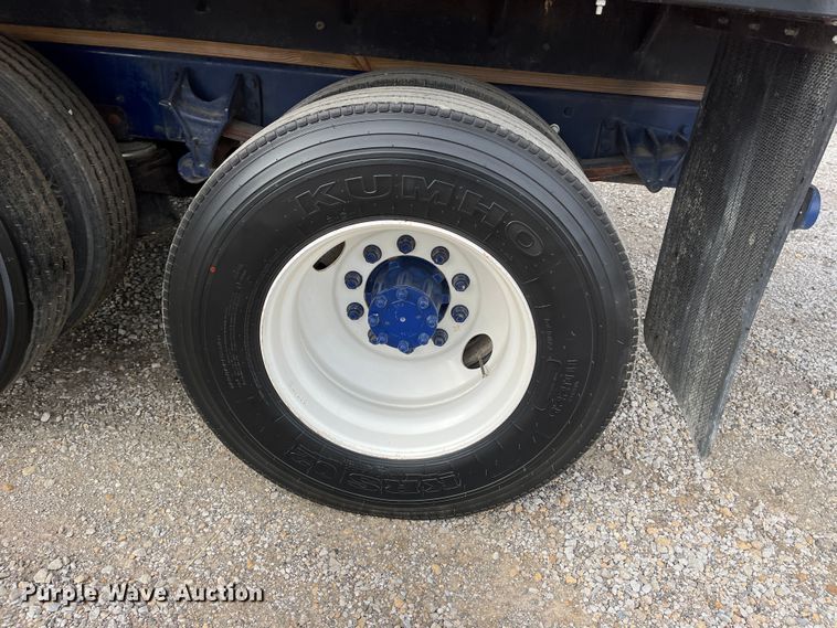 image for item DR7361 2003 International 4400  grain truck