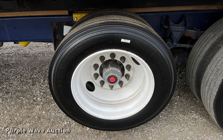 image for item DR7361 2003 International 4400  grain truck