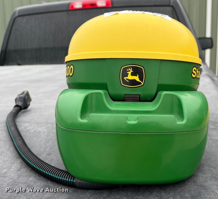 image for item DR7418 John Deere StarFire 3000  GPS receiver