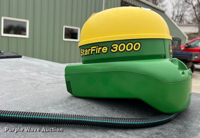 image for item DR7418 John Deere StarFire 3000  GPS receiver