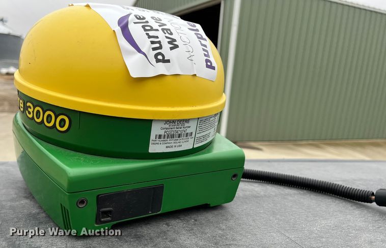 image for item DR7418 John Deere StarFire 3000  GPS receiver