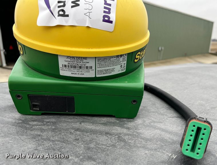 image for item DR7418 John Deere StarFire 3000  GPS receiver