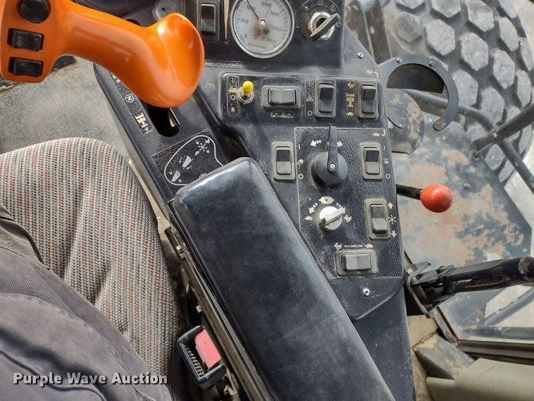 image for item DR8037 2005 Hesston 9260  windrower