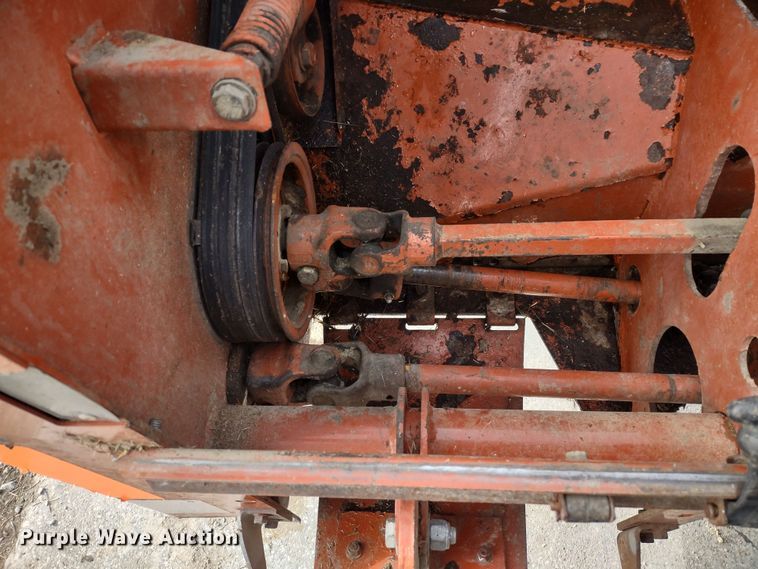 image for item DR8037 2005 Hesston 9260  windrower