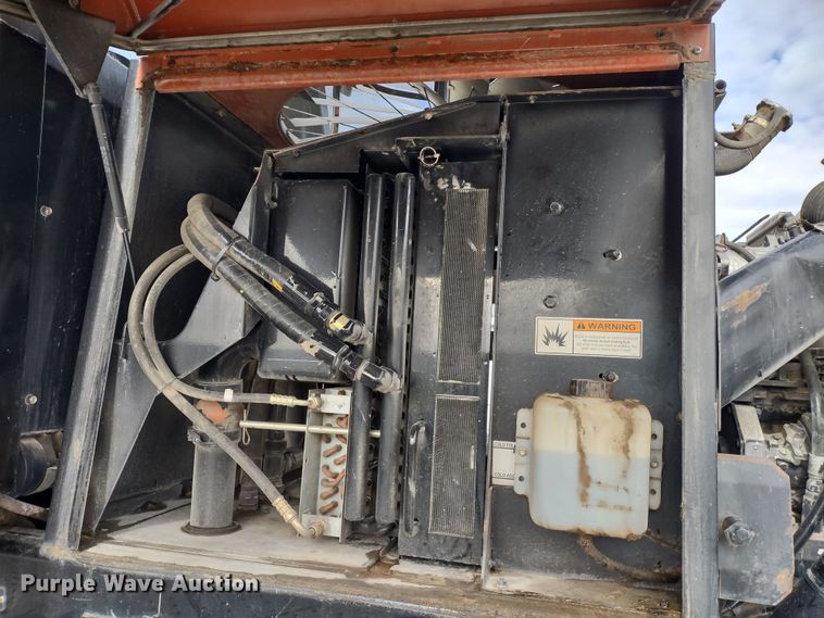 image for item DR8037 2005 Hesston 9260  windrower