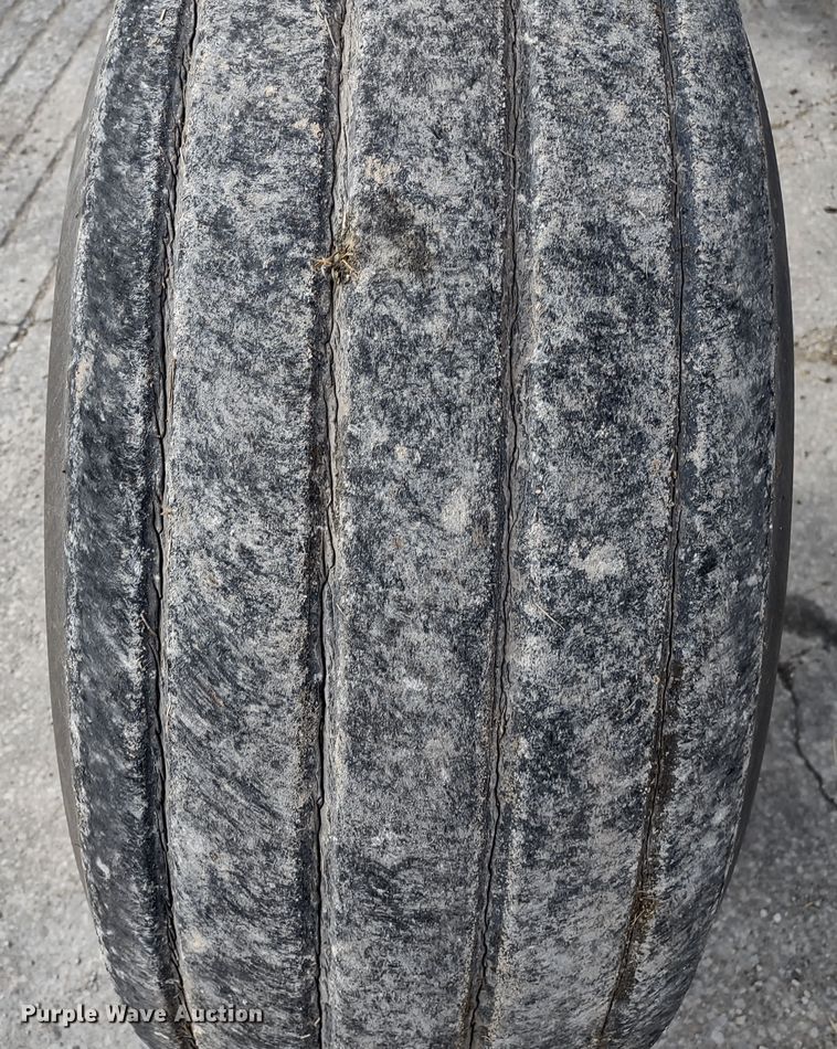 image for item DR8037 2005 Hesston 9260  windrower