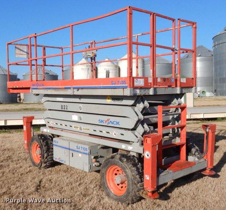 image for item DR8042 Skyjack SJ7135  scissor lift