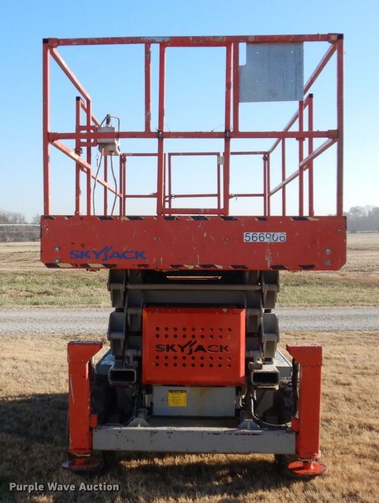 image for item DR8042 Skyjack SJ7135  scissor lift
