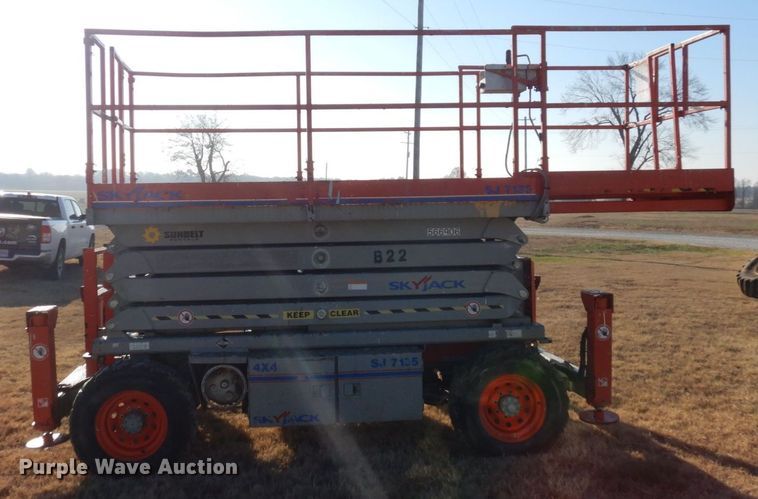 image for item DR8042 Skyjack SJ7135  scissor lift