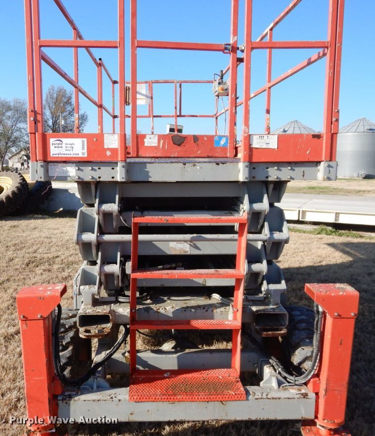 image for item DR8042 Skyjack SJ7135  scissor lift
