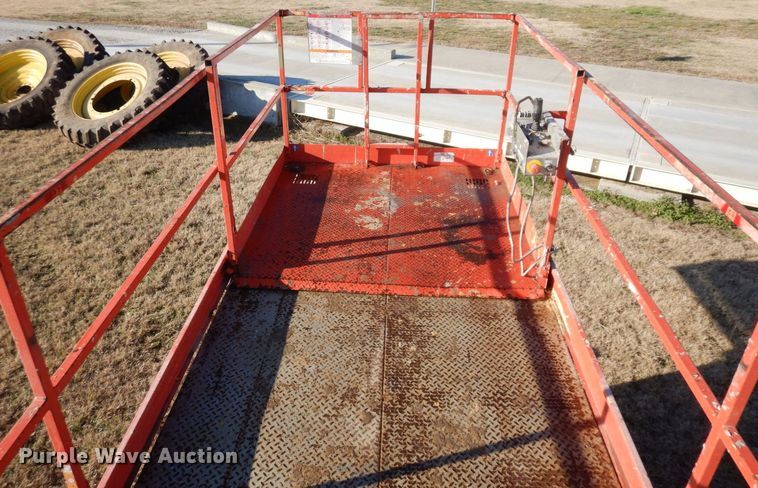 image for item DR8042 Skyjack SJ7135  scissor lift