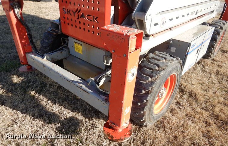 image for item DR8042 Skyjack SJ7135  scissor lift