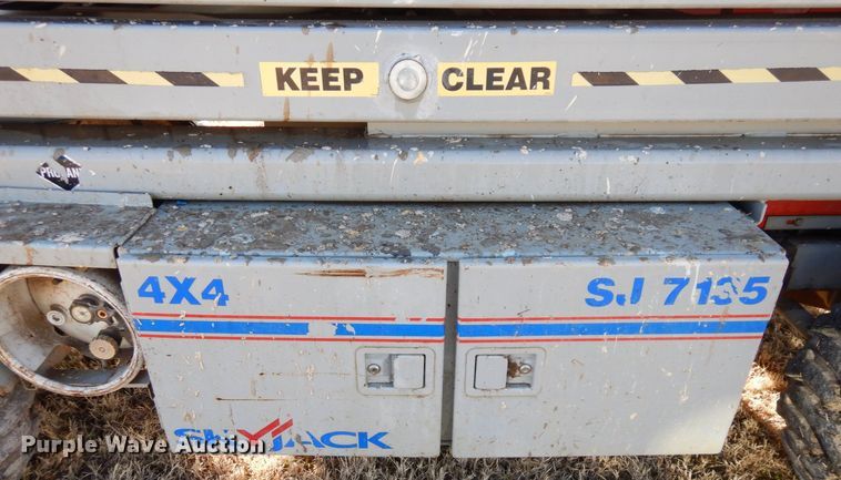 image for item DR8042 Skyjack SJ7135  scissor lift