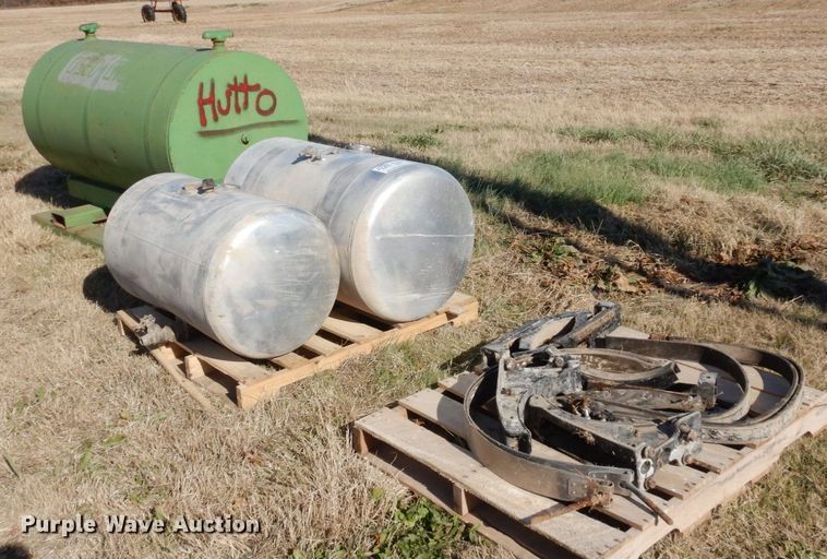 image for item DR8054 (3) tanks