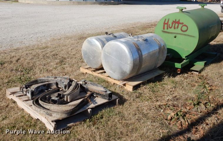 image for item DR8054 (3) tanks